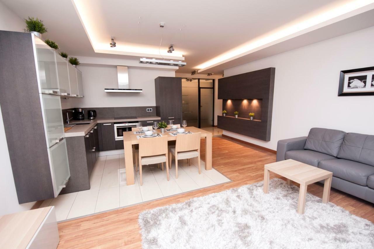 Apartament Zeta Lux ウストロン エクステリア 写真